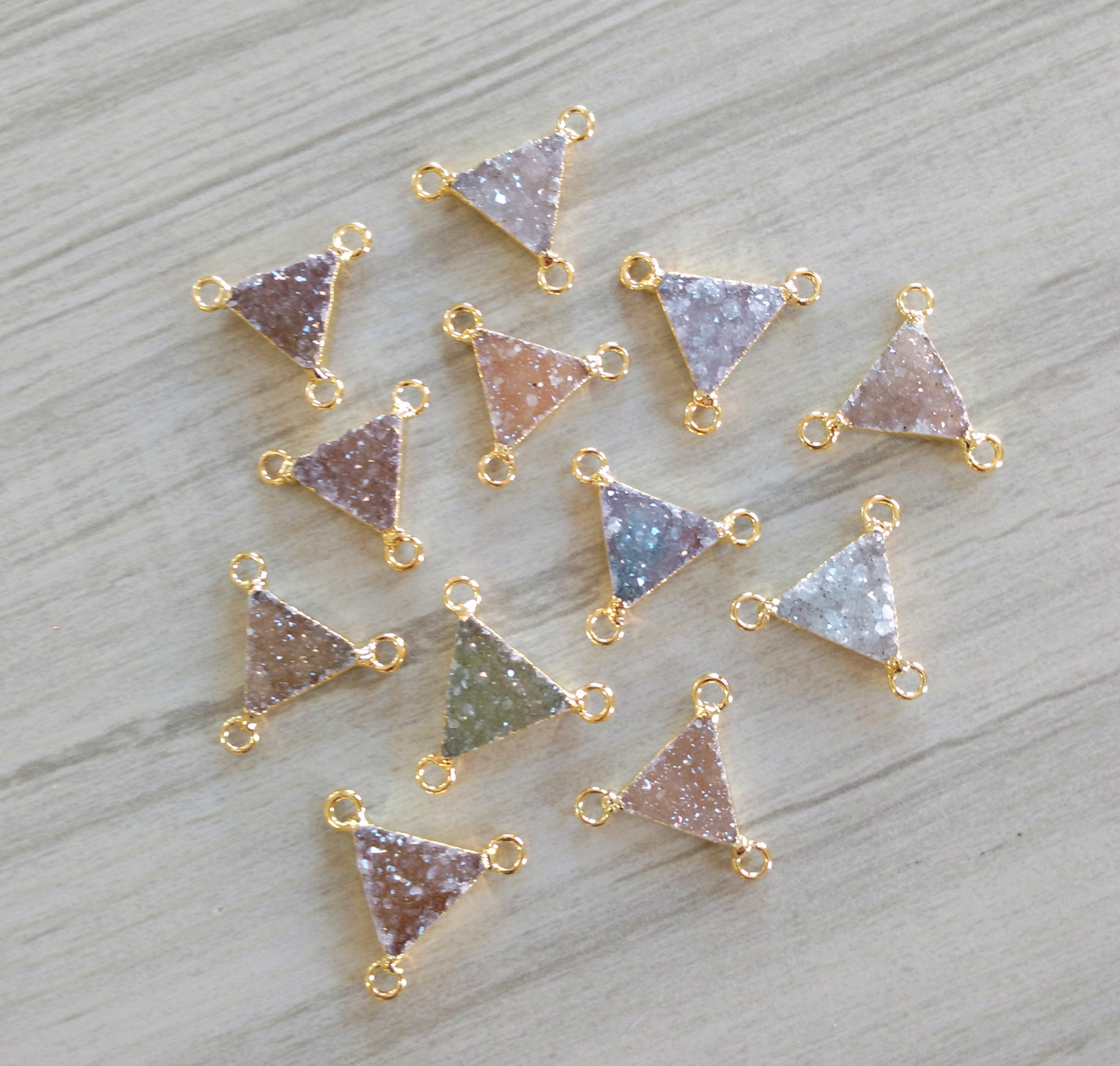 Druzy Triangle Connector (3 bails) (15 mm)