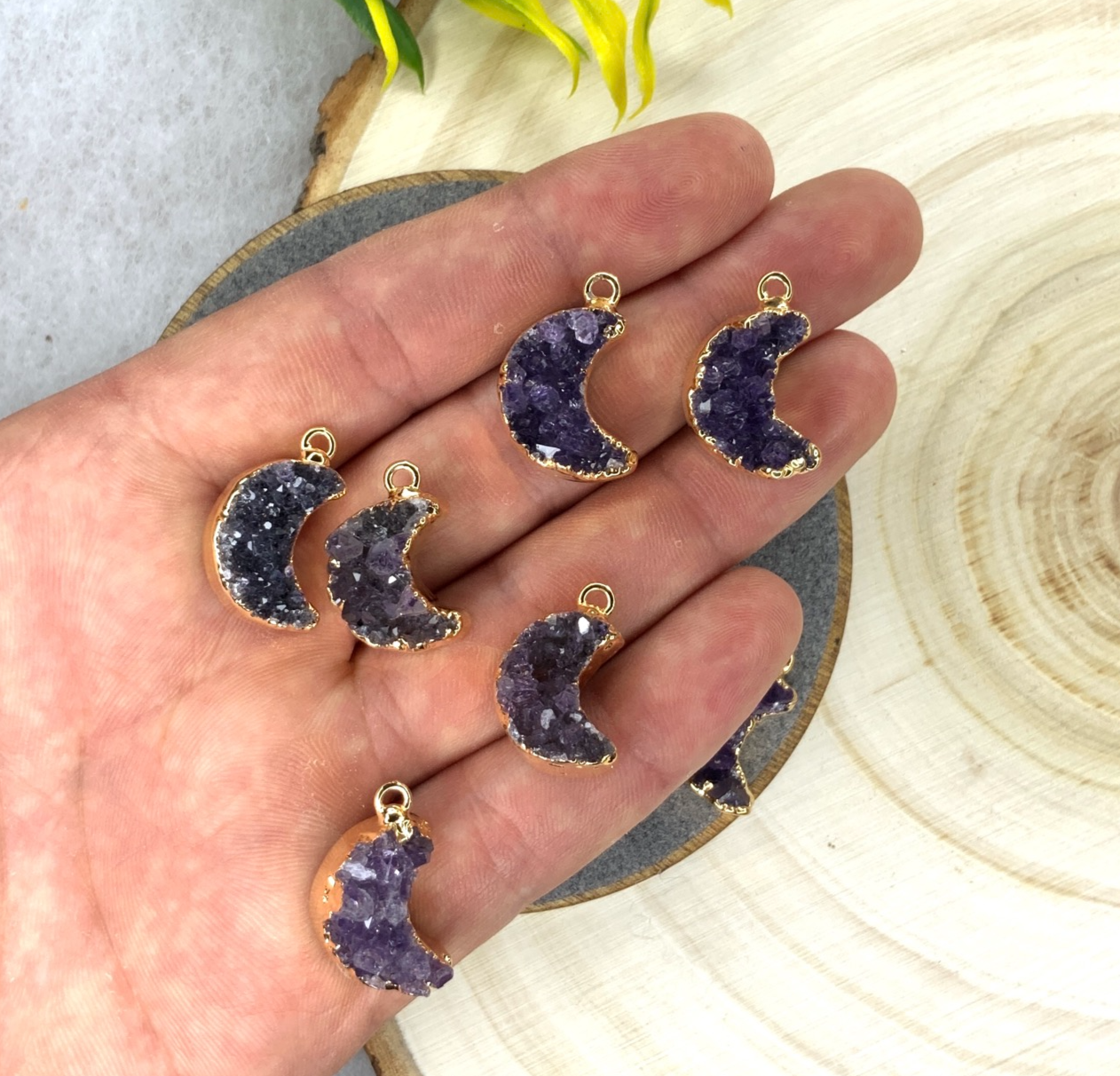 Amethyst pendant (Moon) (15-20 mm approx)