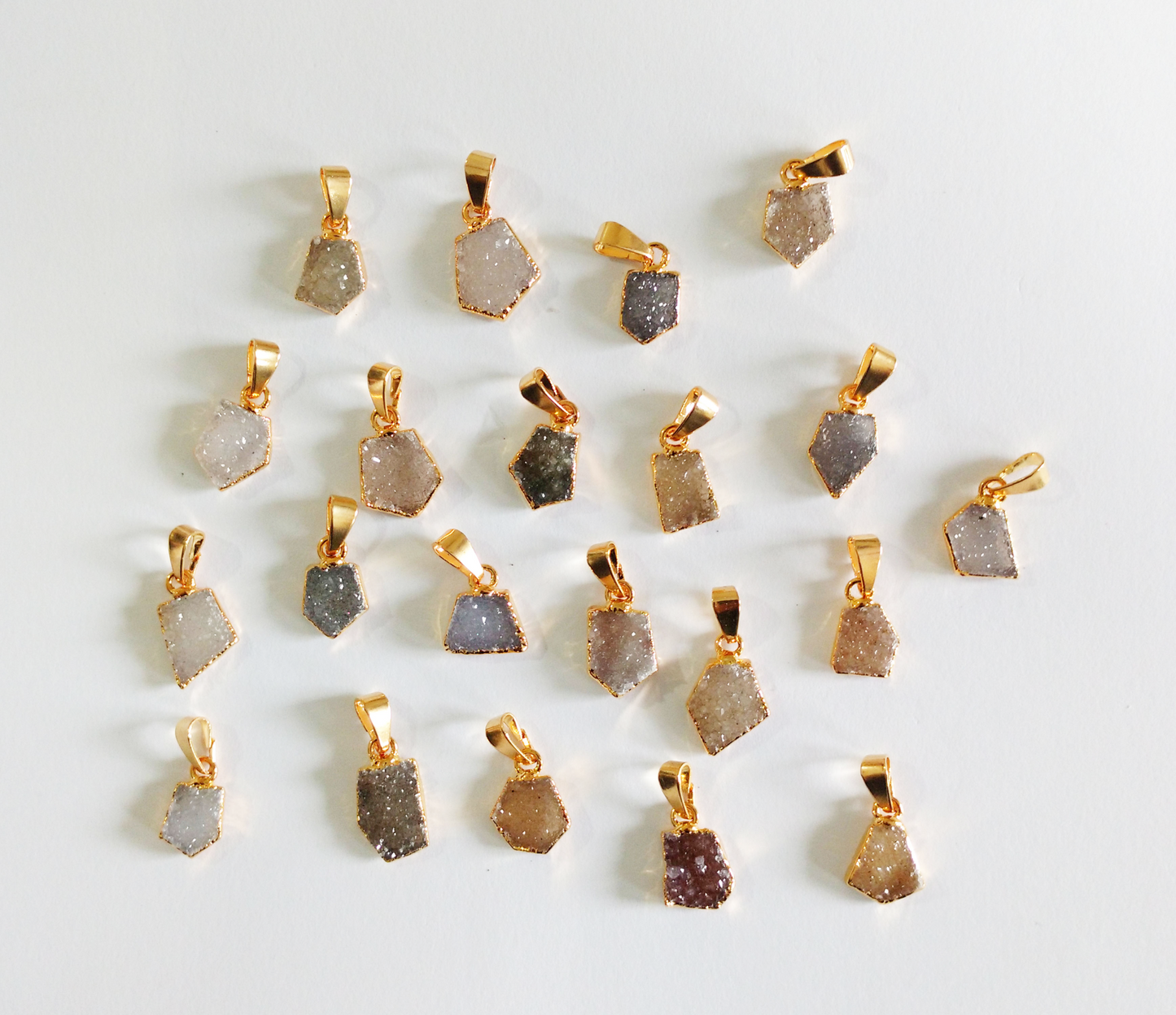 Freeform druzy pendant (Straight cuts) (Natural) (8-12 mm)